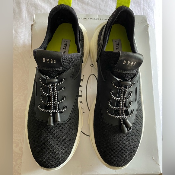 Steve Madden Women’s Myles Sneaker - Picture 2 of 6